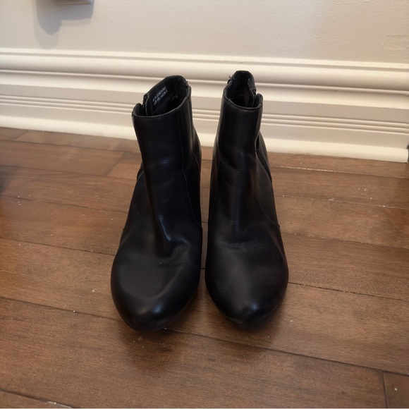 Clarks 66436 Artisan Black Leather Wedge Ankle Boots Booties - Picture 3 of 3